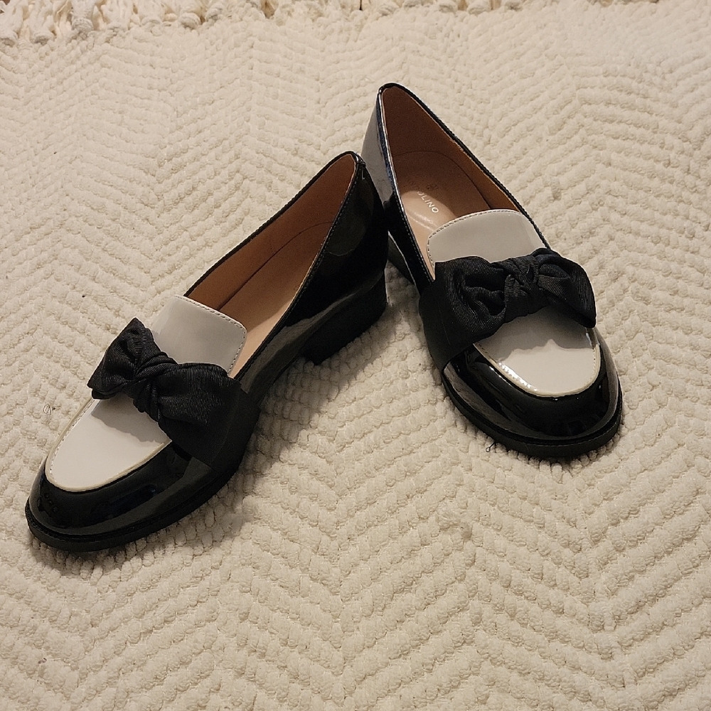 Bandolino Elegant Black and White Loafers with Bow